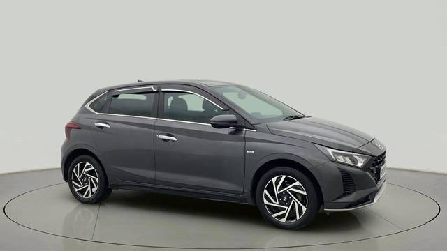 https://images10.gaadi.com/usedcar_image/4522425/original/118b6307b0a643febe935cdbafe81112.jpg?imwidth=6400