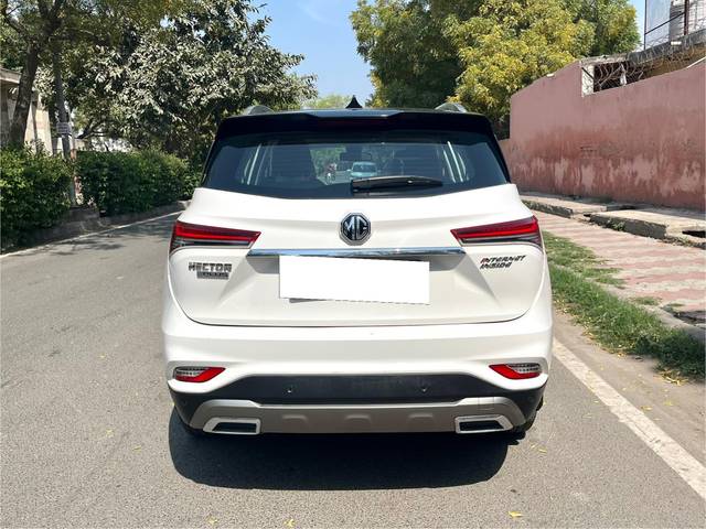 https://images10.gaadi.com/usedcar_image/4522426/original/processed_d1ac34905efb9e8896e52989d3d7191a.jpg?imwidth=6402