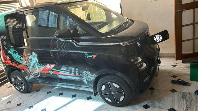 https://images10.gaadi.com/usedcar_image/4522437/original/processed_e082a3b4-ceec-4fd1-a598-9427e16e84e4.jpg?imwidth=6400