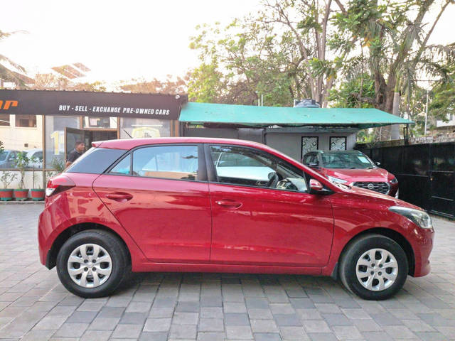 https://images10.gaadi.com/usedcar_image/4522450/original/processed_a251703aae08c883ef1ff06cc70f669e.png?imwidth=6401