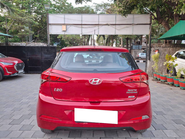 https://images10.gaadi.com/usedcar_image/4522450/original/processed_e4196e6ea6789071cf3ef6839f500c78.png?imwidth=6402