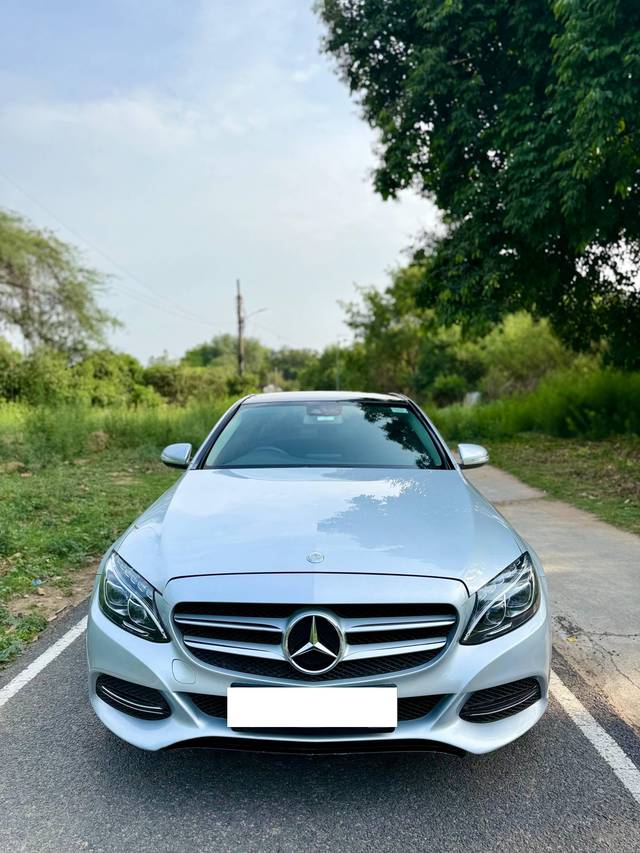 https://images10.gaadi.com/usedcar_image/4522451/original/processed_329fa49a-1f37-42d4-bd9c-ff348cc5c02b.jpg?imwidth=6400