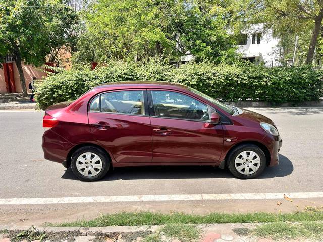 https://images10.gaadi.com/usedcar_image/4522460/original/b6de6bc06ba1ac5a9c8b64e5bee080a0.jpg?imwidth=6401