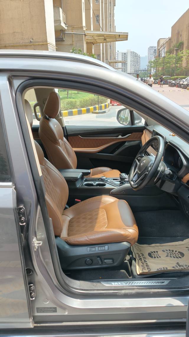 https://images10.gaadi.com/usedcar_image/4522464/original/727158be-0990-4ede-a2cc-7e5eb3936351.jpg?imwidth=6402