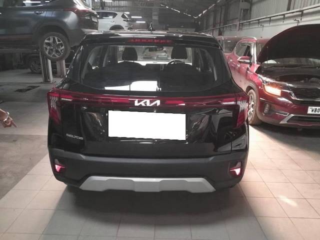 https://images10.gaadi.com/usedcar_image/4522495/original/processed_9cbf789b-0423-4af6-be3a-80f2d0909378.jpeg?imwidth=6401