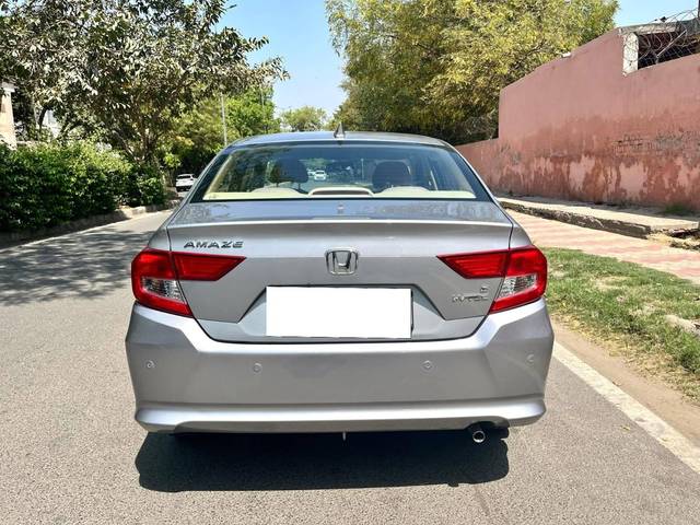 https://images10.gaadi.com/usedcar_image/4522497/original/processed_f6ed7c42ffbf18005c09449b30b31d4b.jpg?imwidth=6402