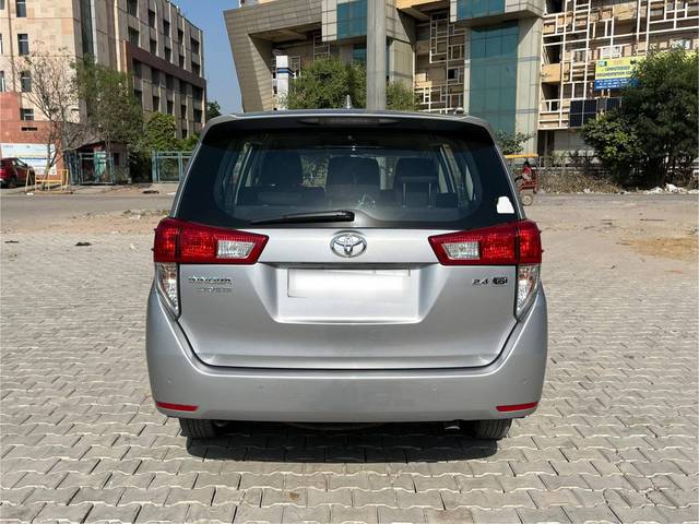 https://images10.gaadi.com/usedcar_image/4522498/original/processed_d9cf2d38f25167c0431a53000d3b3434.jpg?imwidth=6402
