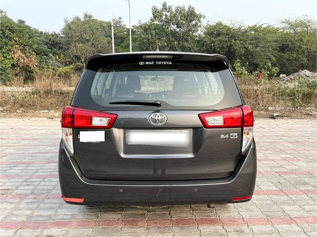 https://images10.gaadi.com/usedcar_image/4522502/original/processed_6c8cc14cd54578ebb0ac1f4fdbb78051.jpg?imwidth=6402