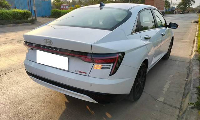 https://images10.gaadi.com/usedcar_image/4522506/original/processed_e739f5f0da195396e670b4cd6d1d9042.jpg?imwidth=6402