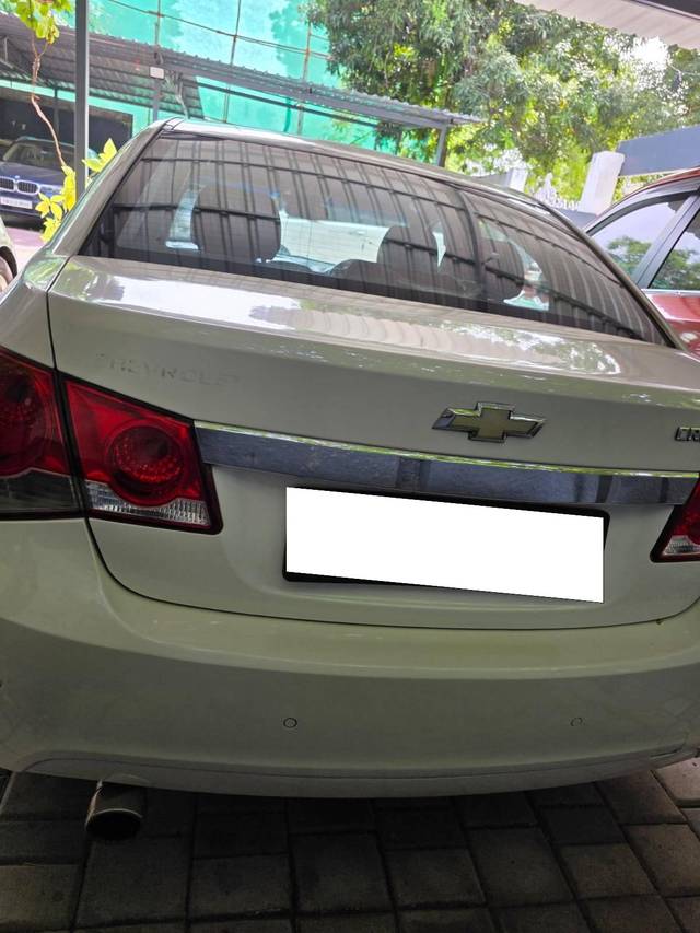 https://images10.gaadi.com/usedcar_image/4522513/original/processed_b62965d5d3e3d29972f8b47a83a6d526.jpg?imwidth=6402
