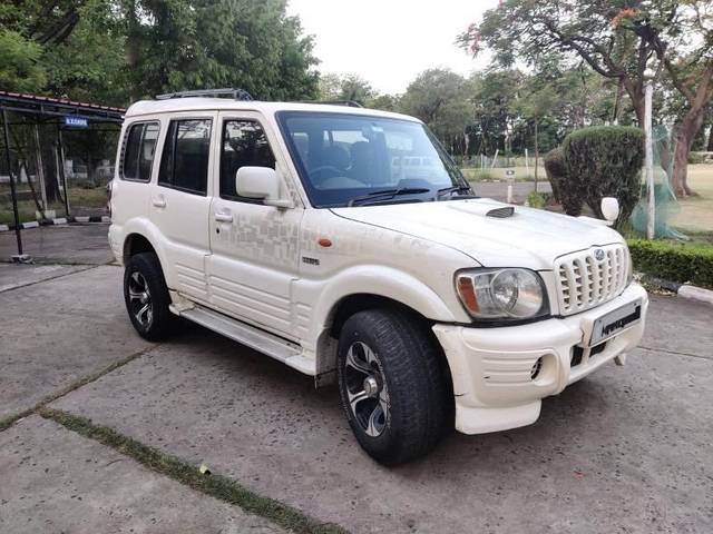 https://images10.gaadi.com/usedcar_image/4522557/original/processed_56f49592-27e9-4c16-ac30-b863ae063706.jpeg?imwidth=6400