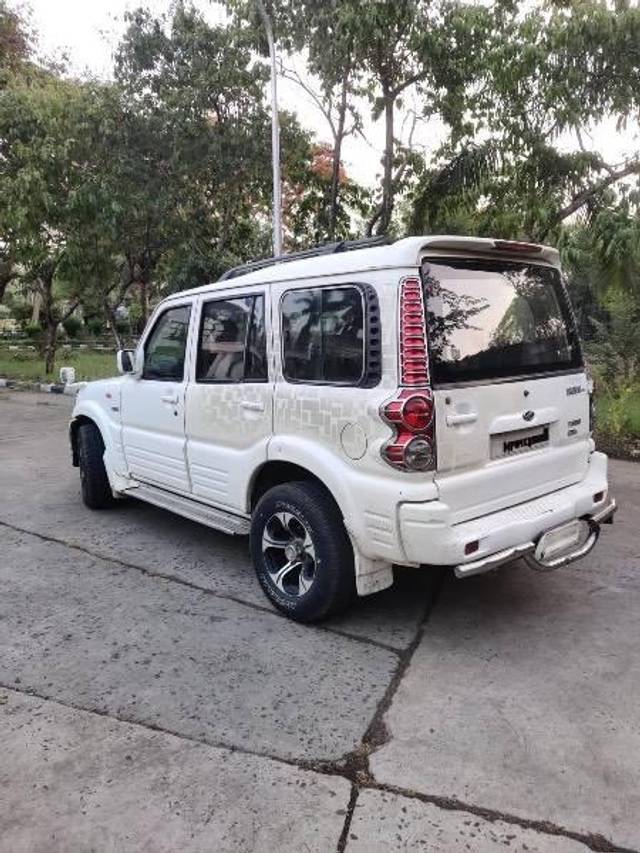 https://images10.gaadi.com/usedcar_image/4522557/original/processed_7561dfd4-6608-4f60-bc02-795a23364e02.jpeg?imwidth=6401