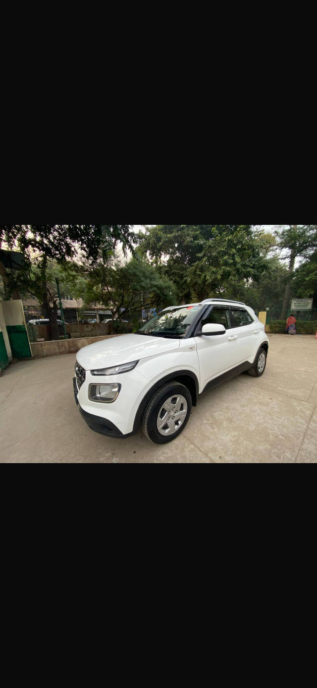 https://images10.gaadi.com/usedcar_image/4522587/original/processed_e7ffe8cf-26f6-4c4a-bf1f-131872c4c40f.png?imwidth=6402