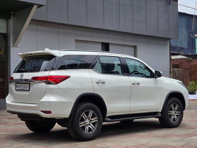 https://images10.gaadi.com/usedcar_image/4522631/original/processed_1efae3555f0c3b7f54012ae3b990c96f.jpg?imwidth=6402