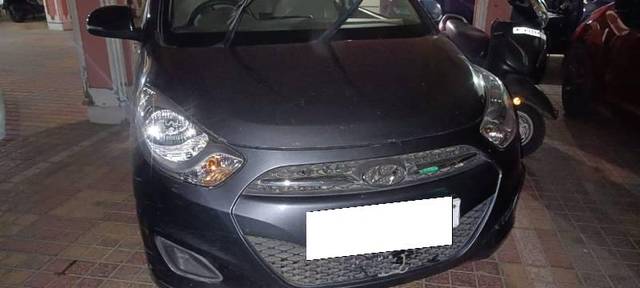 https://images10.gaadi.com/usedcar_image/4522650/original/processed_15fd3f67-10ad-4e9b-9491-2db7061ea16f.jpg?imwidth=6400