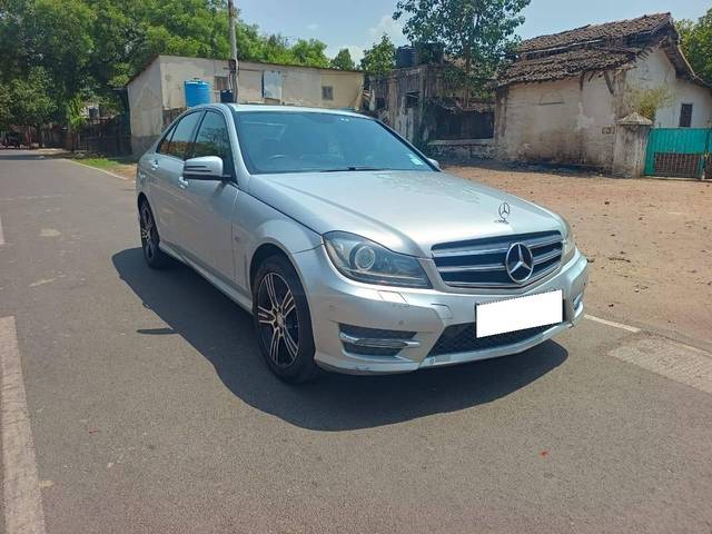 https://images10.gaadi.com/usedcar_image/4522666/original/processed_1695f56bc22bccb803bab4d1b02d11cb.JPG?imwidth=6400