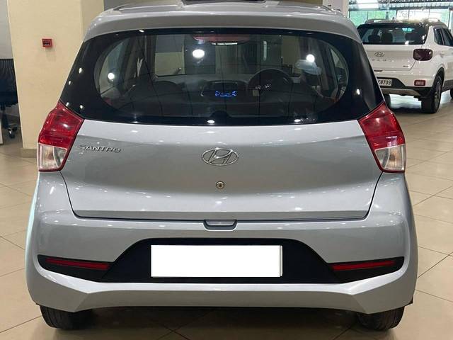 https://images10.gaadi.com/usedcar_image/4522689/original/processed_af7b6097f7938299fcb42bc9a8302413.jpg?imwidth=6402