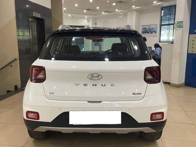 https://images10.gaadi.com/usedcar_image/4522690/original/processed_2a39ef9871cf8a9b61127ab8bd4ba4d9.jpg?imwidth=6402
