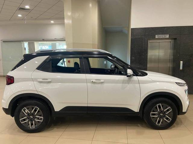 https://images10.gaadi.com/usedcar_image/4522690/original/processed_93488a9eb0ba2c17bb1173233d67a0b3.jpg?imwidth=6401
