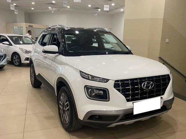 https://images10.gaadi.com/usedcar_image/4522690/original/processed_d992ac937f1eb2140773f6b5d22a1993.jpg?imwidth=6400