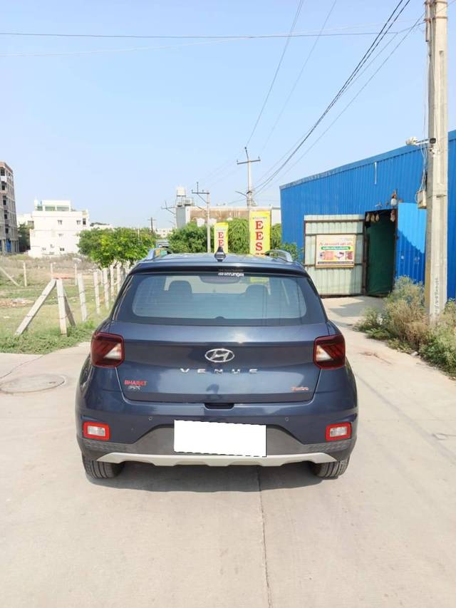 https://images10.gaadi.com/usedcar_image/4522694/original/processed_97caae457b20dd6dfc24b96ad62c0d6c.jpg?imwidth=6402