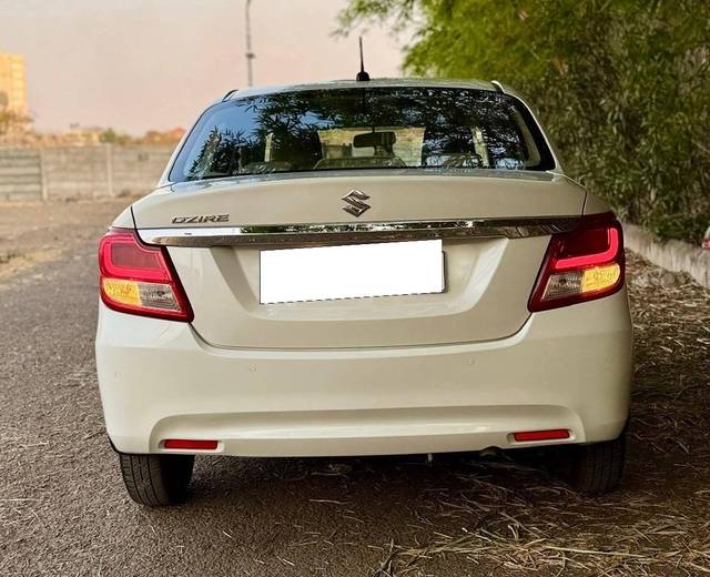 https://images10.gaadi.com/usedcar_image/4522704/original/processed_8ef5a4bdd8ee82826a207cf33e599a47.jpg?imwidth=6402