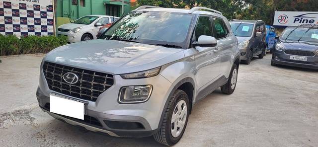 https://images10.gaadi.com/usedcar_image/4522743/original/processed_9d623944bf2cd02272929c220b077d28.jpg?imwidth=6402