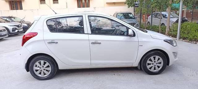 https://images10.gaadi.com/usedcar_image/4522746/original/processed_8d7567a308f9f68b154cd0fe93510876.jpg?imwidth=6401
