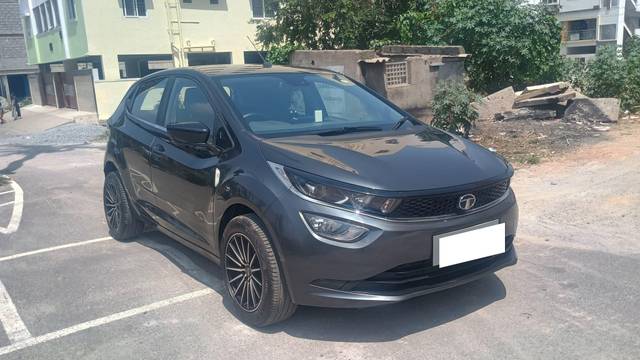 https://images10.gaadi.com/usedcar_image/4522747/original/processed_591f8a6f20f3b6970a89ce75a8dedac2.jpg?imwidth=6400