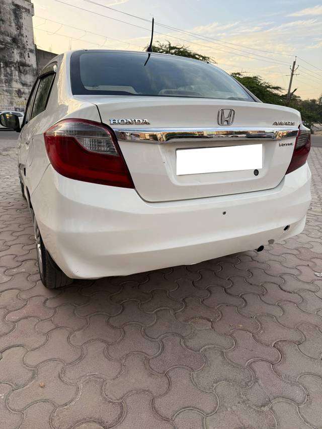 https://images10.gaadi.com/usedcar_image/4522759/original/processed_12f078d9-133c-4792-859c-33c124ab0064.jpg?imwidth=6402