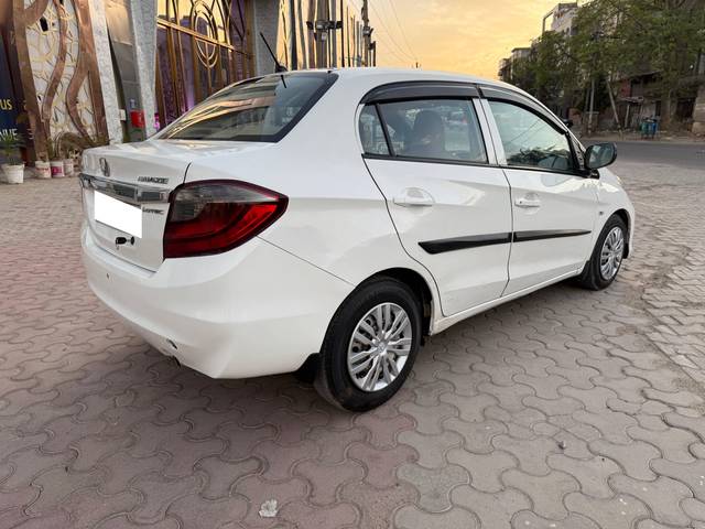 https://images10.gaadi.com/usedcar_image/4522759/original/processed_ab65238b-a6a7-4948-ab13-8770ecf47ed6.jpg?imwidth=6401
