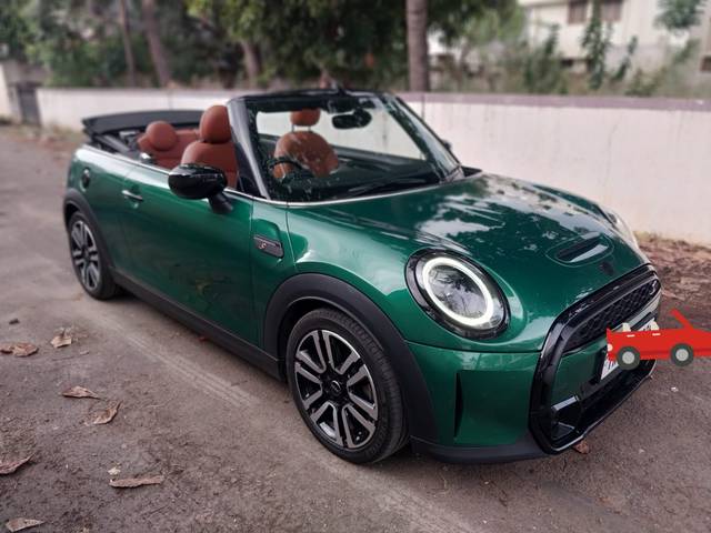 https://images10.gaadi.com/usedcar_image/4522764/original/b70a4e686aa82d752177bcbee7bb201a.jpg?imwidth=6400