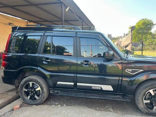 https://images10.gaadi.com/usedcar_image/4522777/original/processed_0f512bee-ee5e-45da-87ba-b08ca90cb937.jpeg?imwidth=6401