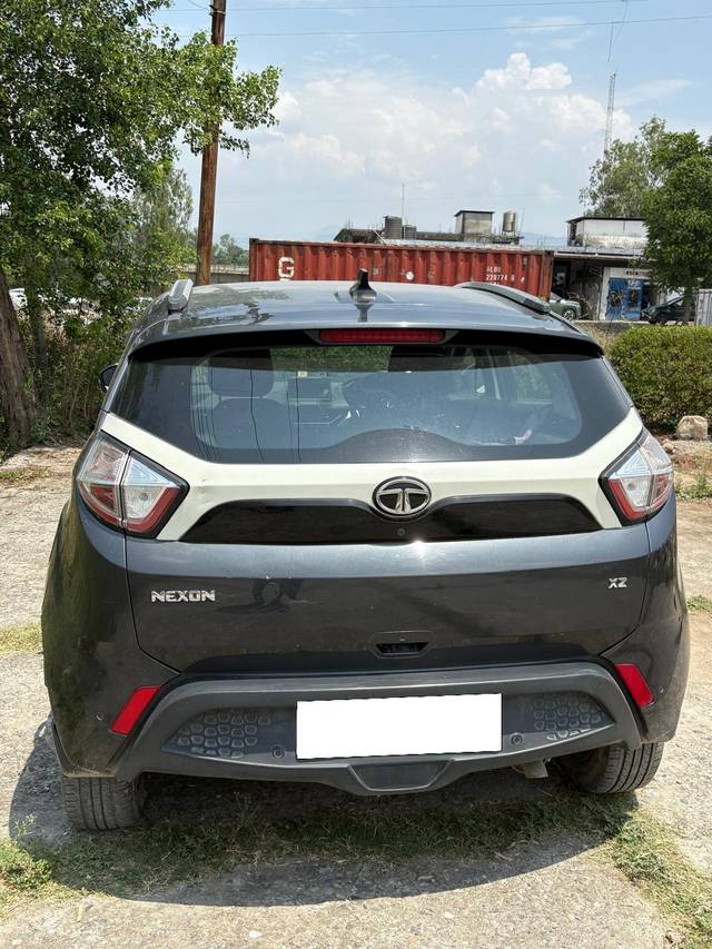 https://images10.gaadi.com/usedcar_image/4522797/original/processed_704ecdba-44c1-4932-829c-4f0232010df7.jpg?imwidth=6401
