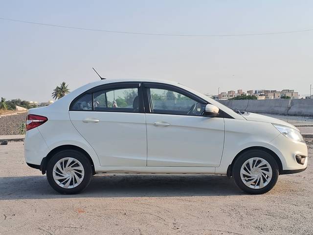 https://images10.gaadi.com/usedcar_image/4522803/original/19e675715819870f707dfb05b7495636.jpg?imwidth=6401