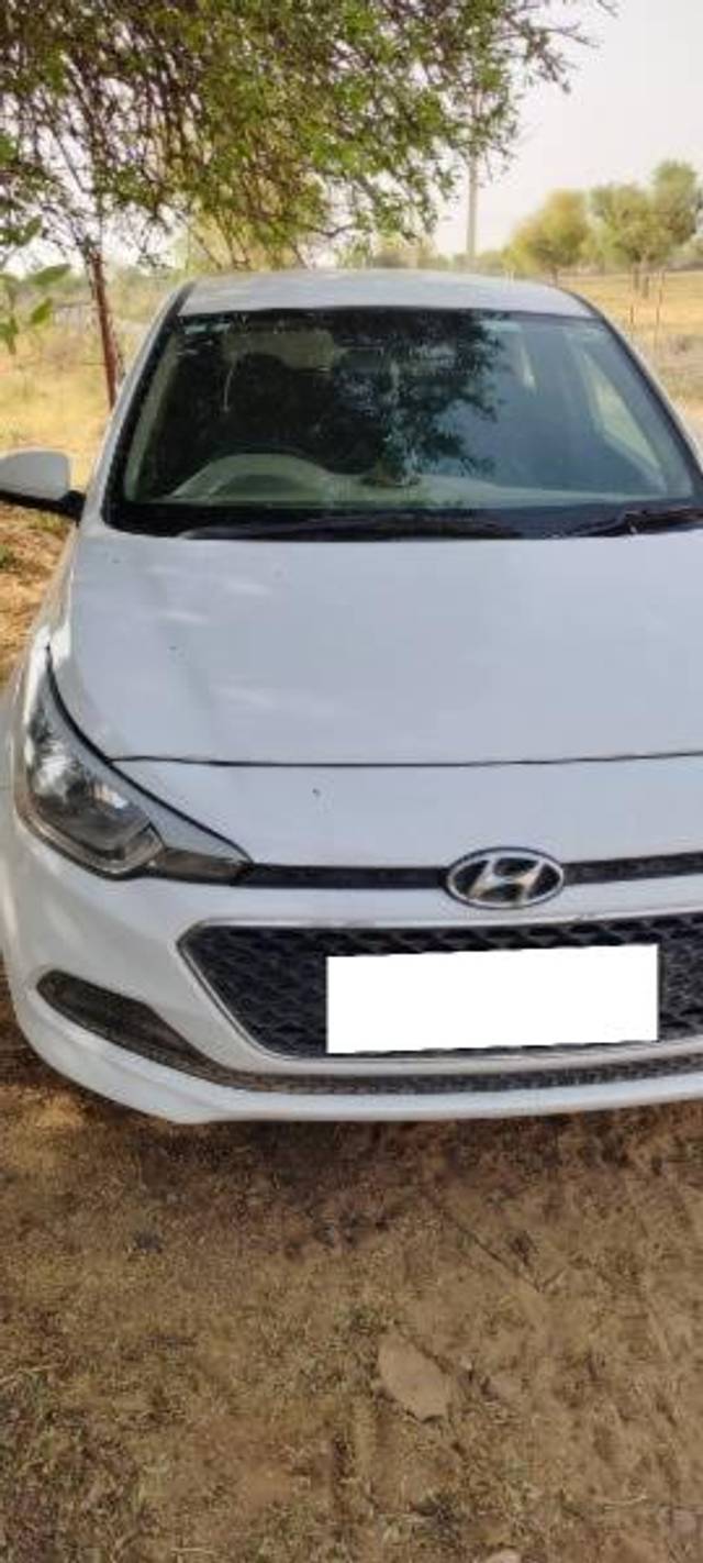 https://images10.gaadi.com/usedcar_image/4522805/original/processed_6a6f9b7f-a55e-444a-b628-1b93e431b9ae.jpg?imwidth=6401