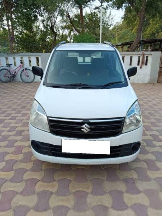 https://images10.gaadi.com/usedcar_image/4522823/original/processed_42fb5658-9ebd-43cd-963d-61ea9f6953bf.jpg?imwidth=6400
