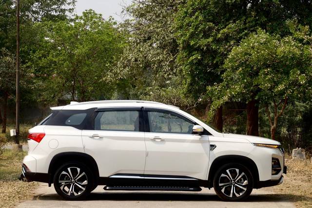 https://images10.gaadi.com/usedcar_image/4522840/original/b071a468f9140689645da77f3f651495.jpg?imwidth=6401