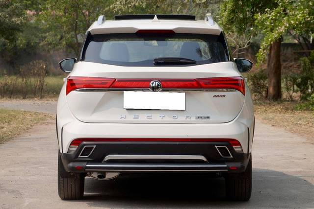 https://images10.gaadi.com/usedcar_image/4522840/original/processed_a7e4c0dec3fabad218a8ba2a562fa615.jpg?imwidth=6402