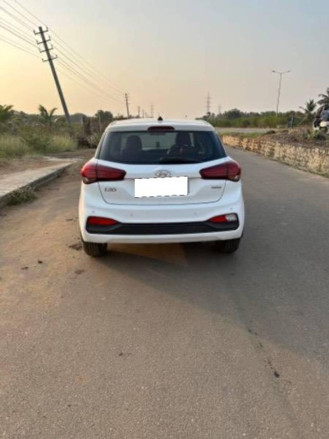 https://images10.gaadi.com/usedcar_image/4522852/original/processed_720f4a6e-9be4-4c86-911d-4f52d1c985d6.jpeg?imwidth=6401
