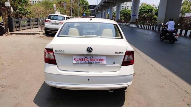 https://images10.gaadi.com/usedcar_image/4522854/original/processed_a663e91eb7fe6e6e11490152bcdea540.jpeg?imwidth=6401