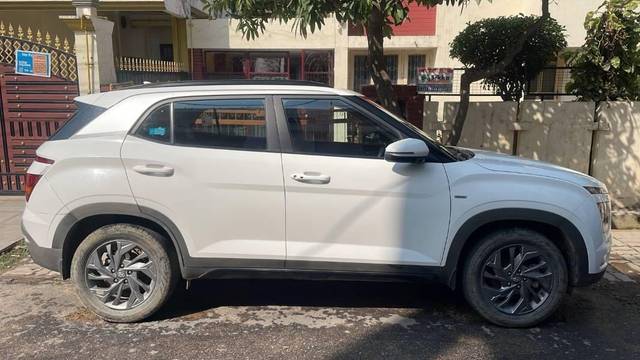https://images10.gaadi.com/usedcar_image/4522860/original/processed_962f224a-e5a5-4c76-956c-1c9b0456f7e4.jpeg?imwidth=6401