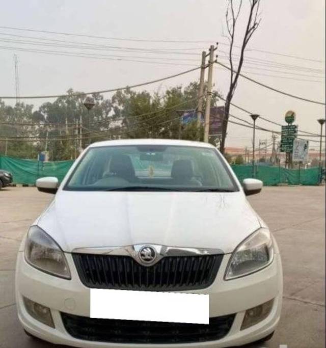 https://images10.gaadi.com/usedcar_image/4522862/original/processed_a42c4c55-1937-4056-8d83-1c5188e79410.jpg?imwidth=6401