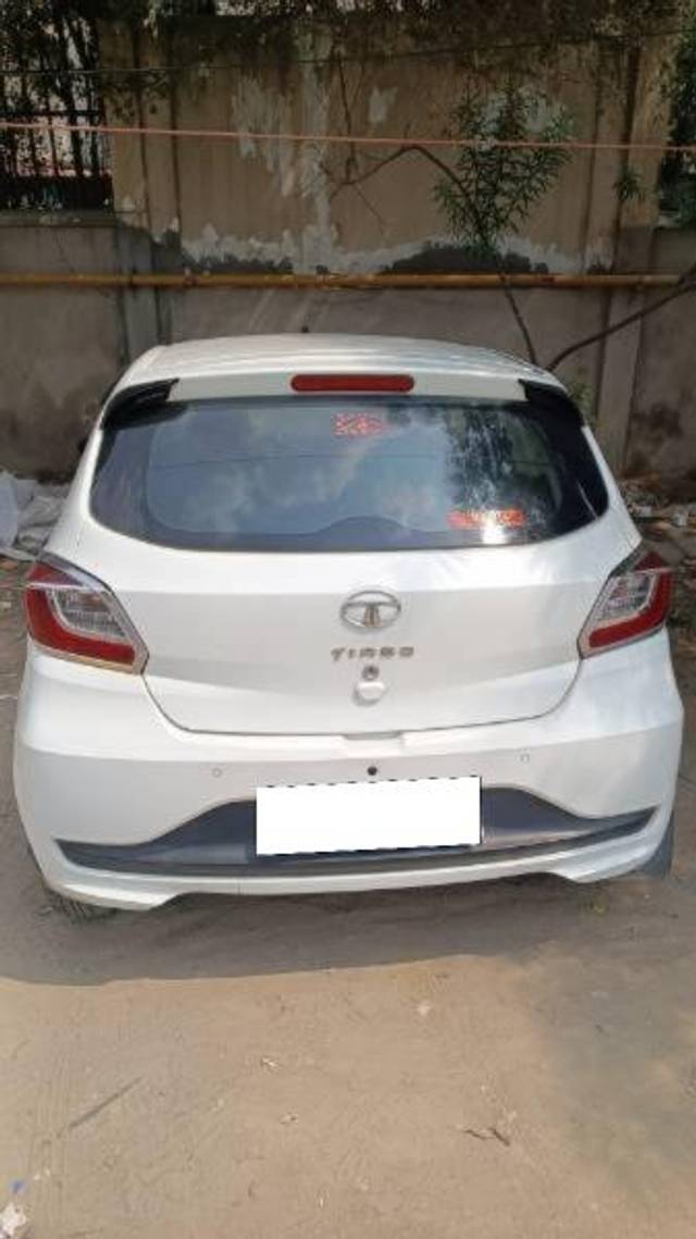 https://images10.gaadi.com/usedcar_image/4522873/original/processed_f92eb657-b66f-4a1d-8123-58b1f162bac6.jpg?imwidth=6401