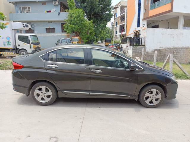 https://images10.gaadi.com/usedcar_image/4522880/original/2a21bd3057398b85616acace5a331691.jpg?imwidth=6401
