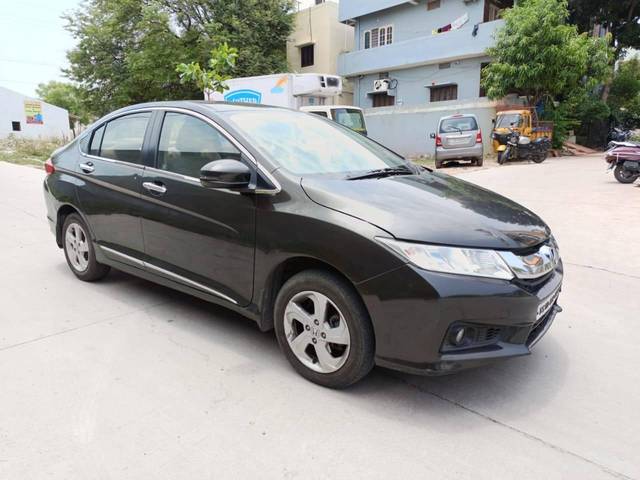 https://images10.gaadi.com/usedcar_image/4522880/original/processed_60965a0ace0970db643f25ee3e8d9599.jpg?imwidth=6400