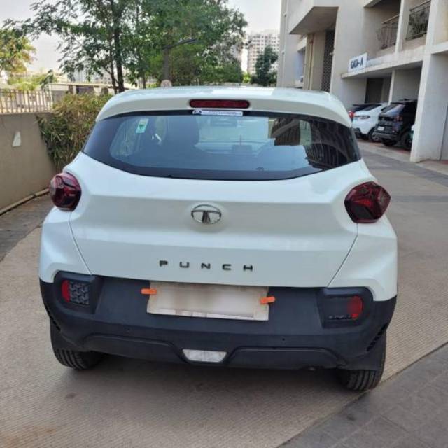 https://images10.gaadi.com/usedcar_image/4522881/original/processed_a2b7ecb7-6f61-4a56-a01b-c2a0354c3df8.jpg?imwidth=6401