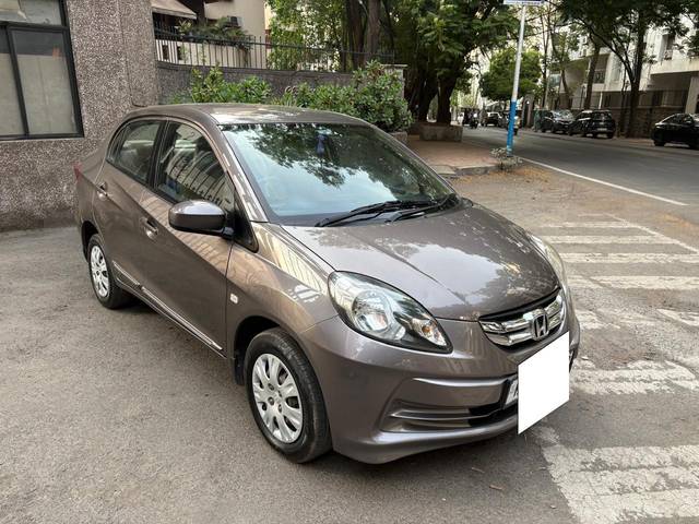 https://images10.gaadi.com/usedcar_image/4522889/original/processed_9bac297d-4428-43f5-a034-d24055711dfb.jpg?imwidth=6400