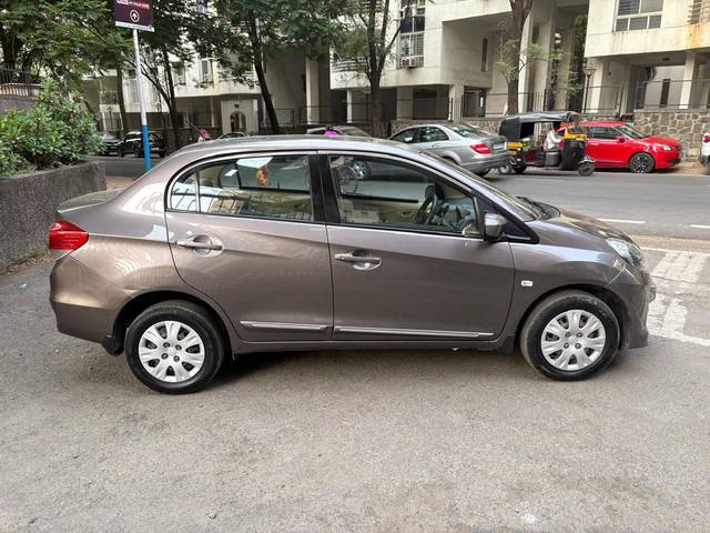 https://images10.gaadi.com/usedcar_image/4522889/original/processed_dbc61b95-b1e2-4c90-8623-cc436e73fb0d.jpg?imwidth=6401