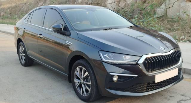 https://images10.gaadi.com/usedcar_image/4522890/original/processed_fab484341f3d5236dcb75e512a076b18.jpg?imwidth=6400